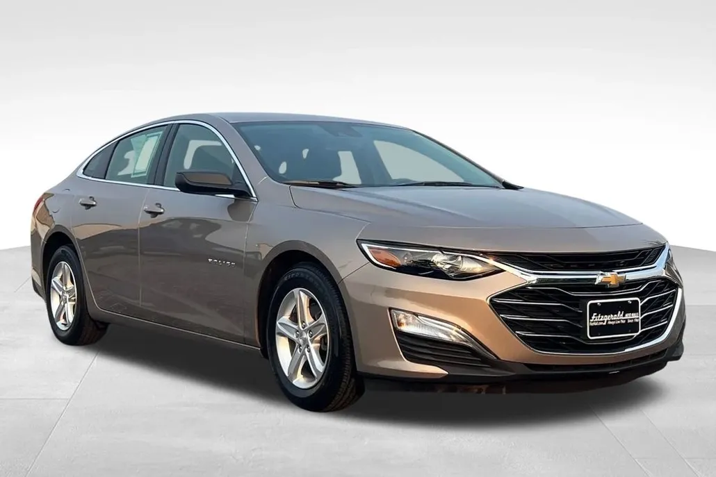 2023 Chevrolet Malibu LS photo 1