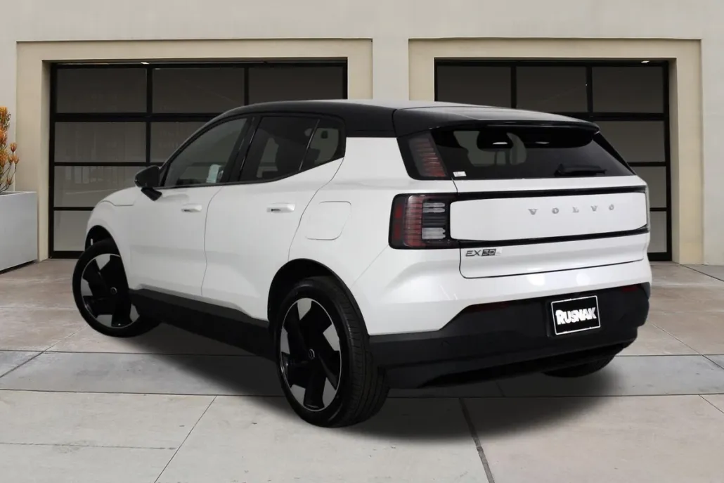 2025 Volvo EX30 Plus photo 1