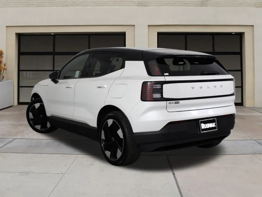 2025 Volvo EX30 Plus photo 1