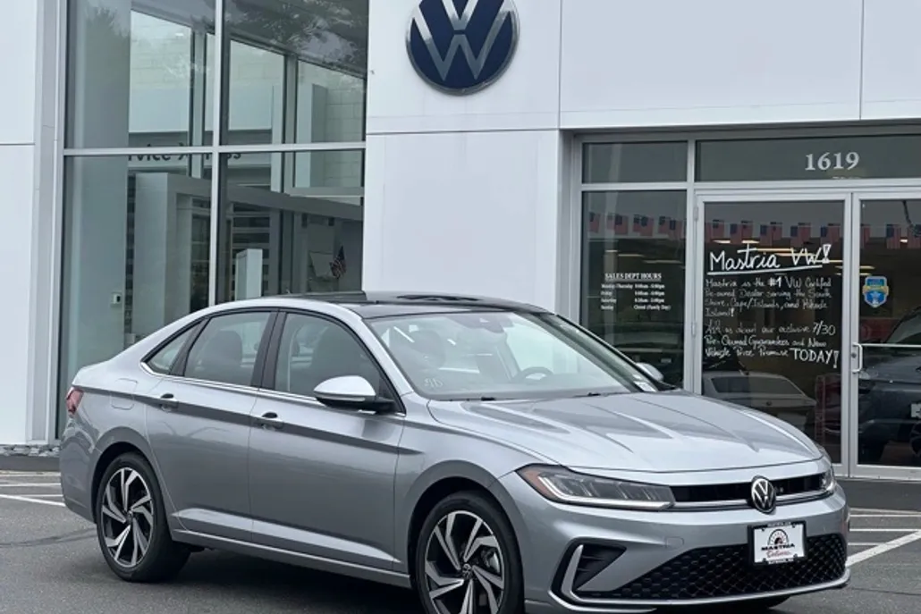 2025 Volkswagen Jetta SEL photo 1