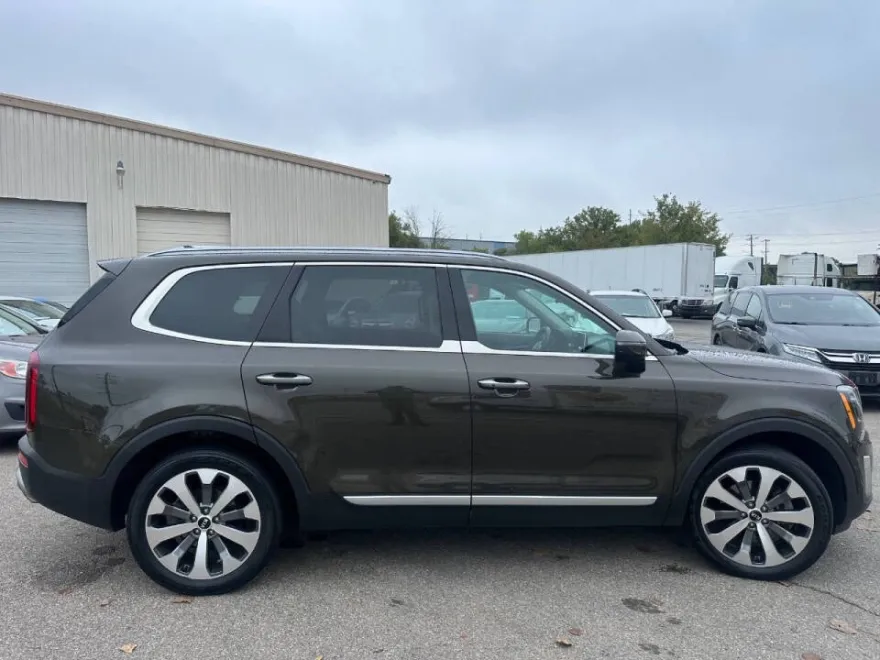 2020 Kia Telluride S photo 1