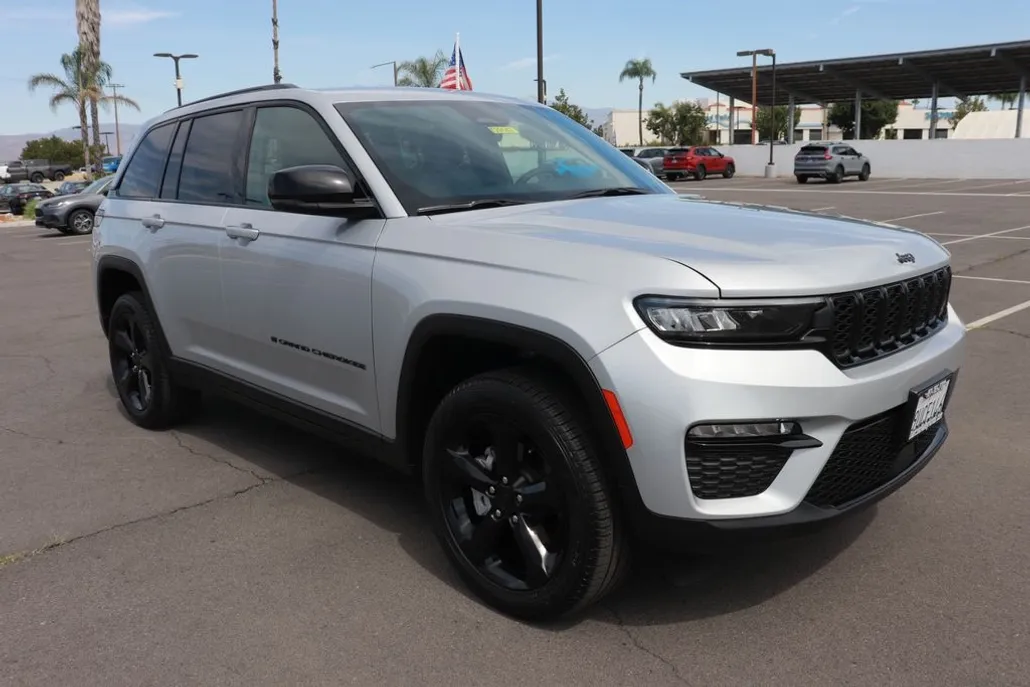 2025 Jeep Grand Cherokee Limited photo 1