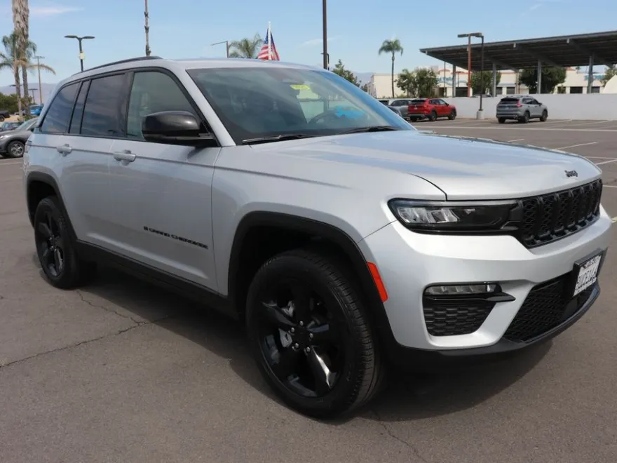 2025 Jeep Grand Cherokee Limited photo 1