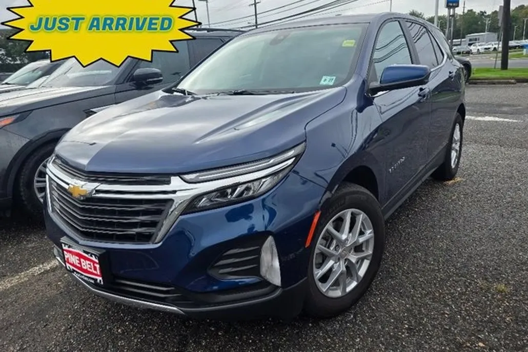2022 Chevrolet Equinox LT photo 1