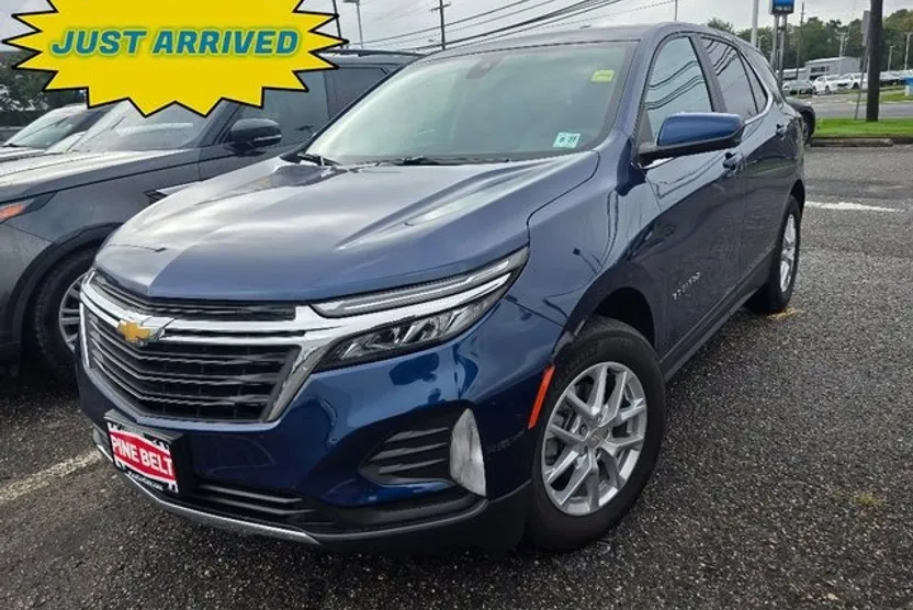 2022 Chevrolet Equinox LT photo 1