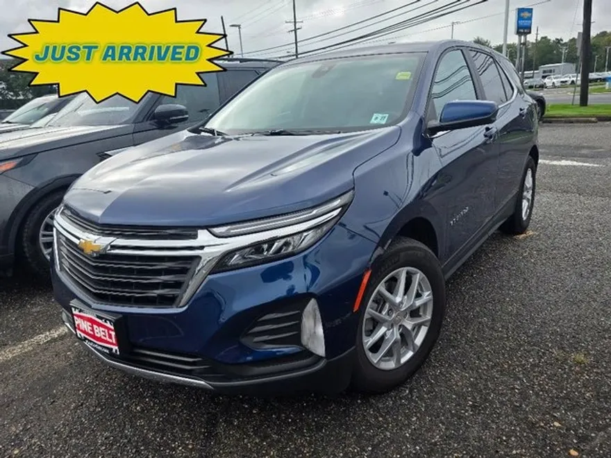 2022 Chevrolet Equinox LT photo 1