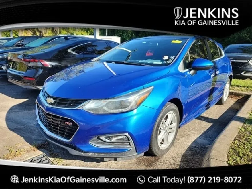 2017 Chevrolet Cruze LT photo 1