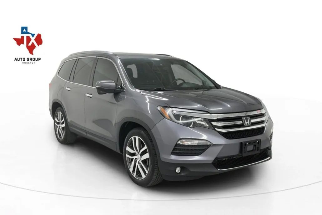 2017 Honda Pilot Touring Sport photo 1