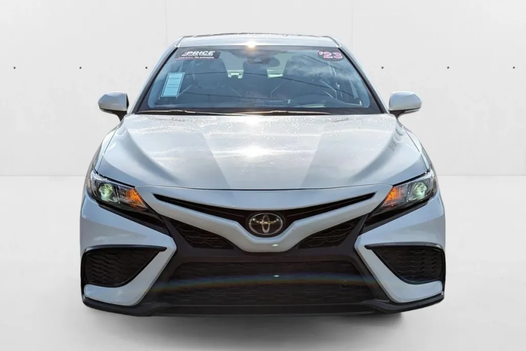 2023 Toyota Camry SE photo 1