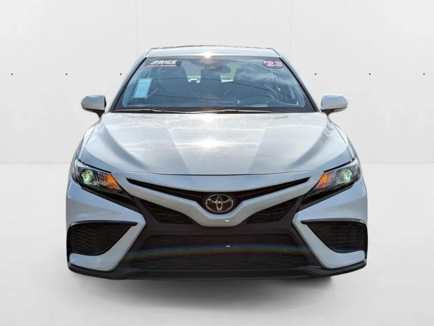 2023 Toyota Camry SE photo 1