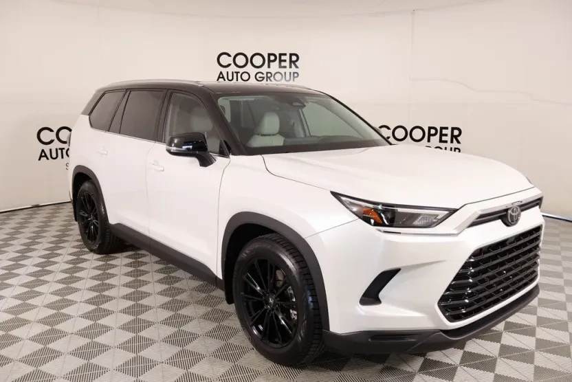 2024 Toyota Grand Highlander XLE photo 1