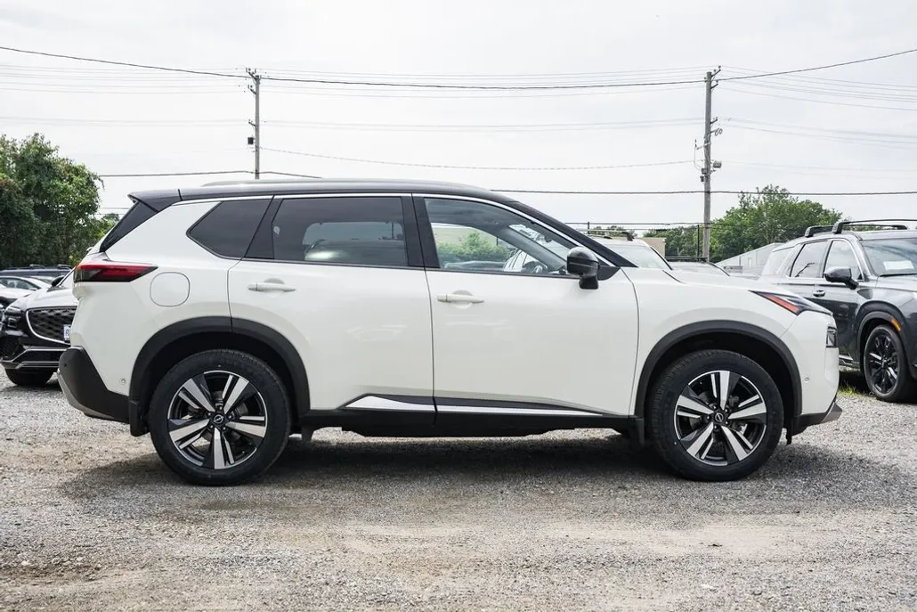 2022 Nissan Rogue Platinum photo 1