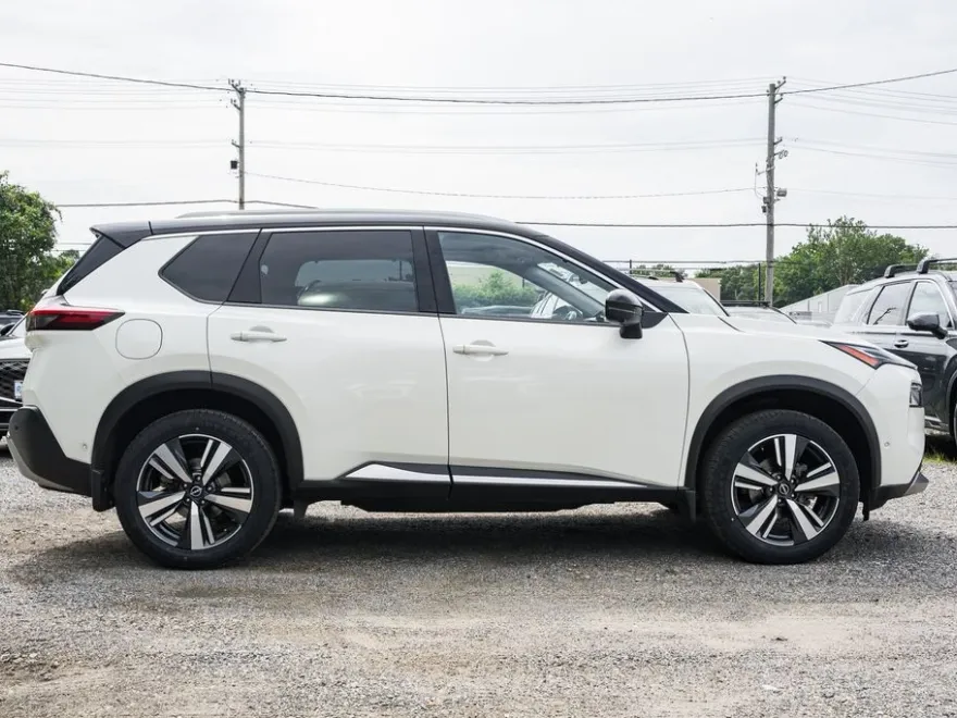 2022 Nissan Rogue Platinum photo 1