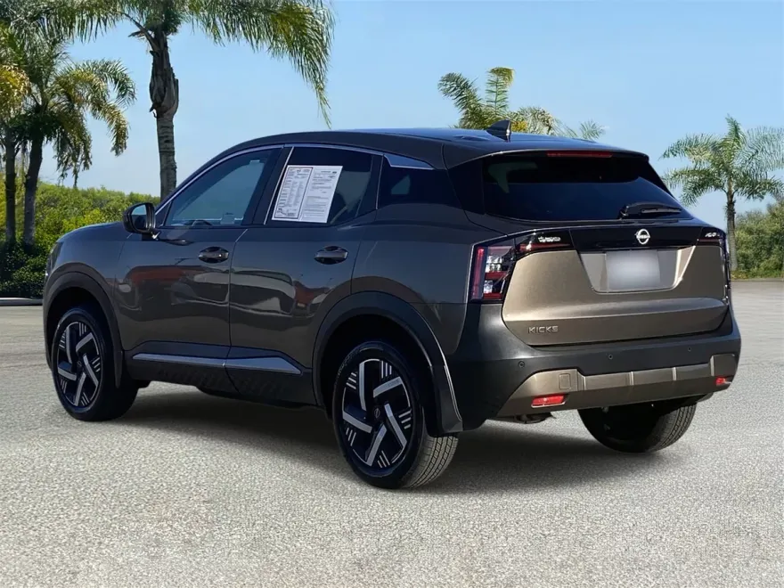 2025 Nissan Kicks SV photo 1