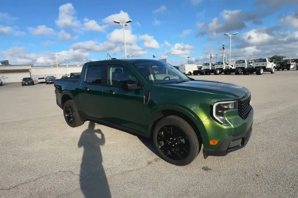 2025 Ford Maverick Lariat photo 1