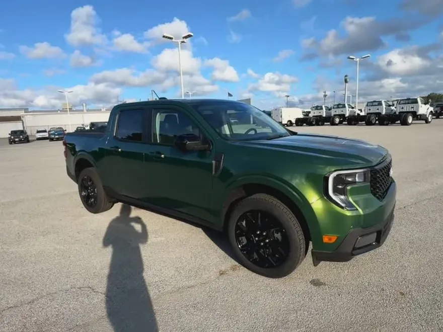2025 Ford Maverick Lariat photo 1