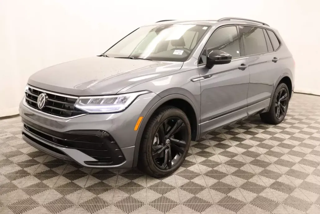 2023 Volkswagen Tiguan SE R-Line Black photo 1