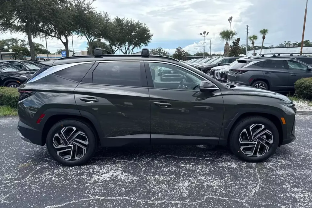 2025 Hyundai Tucson Limited photo 1