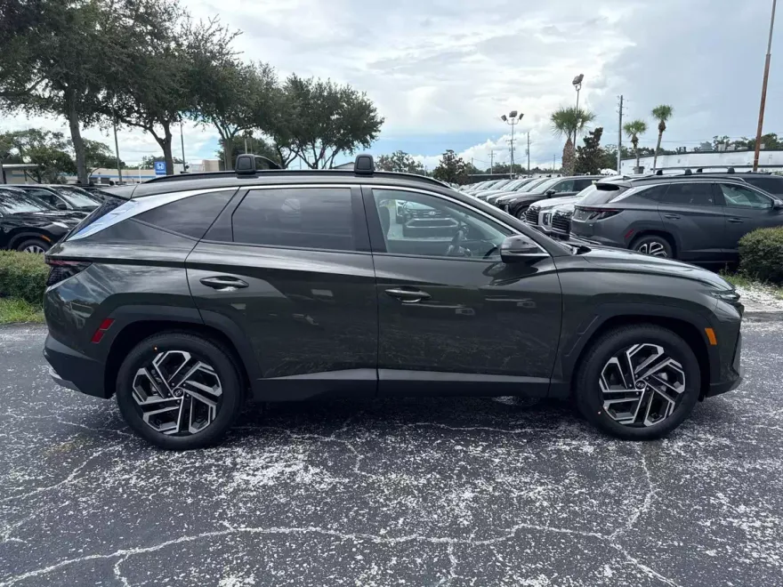 2025 Hyundai Tucson Limited photo 1