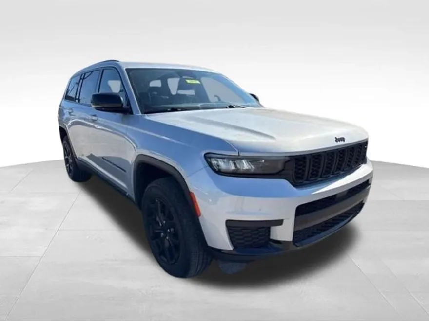 2024 Jeep Grand Cherokee Altitude photo 1
