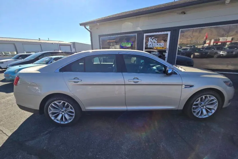 2018 Ford Taurus Limited photo 1