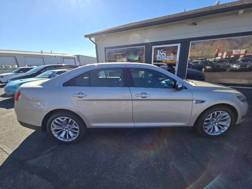2018 Ford Taurus Limited photo 1
