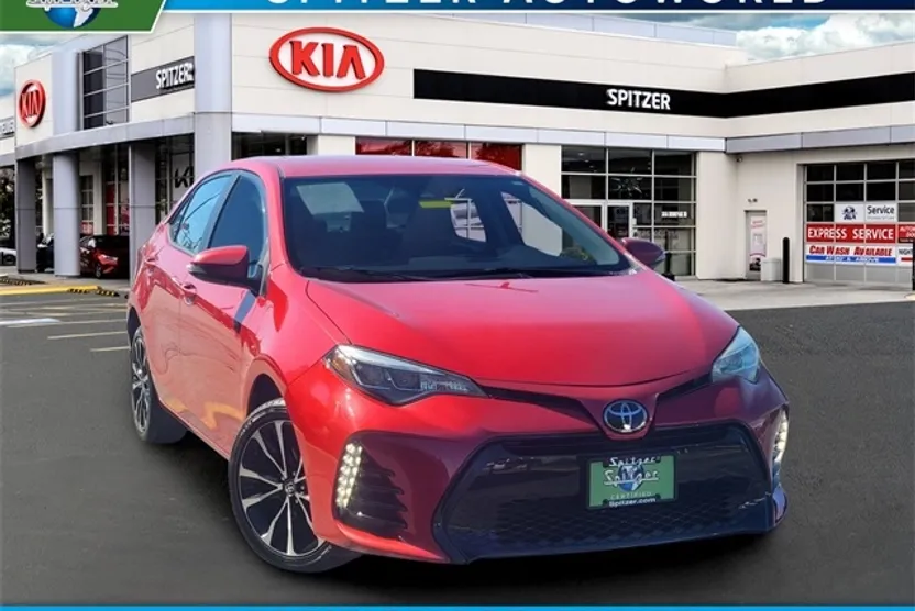 2018 Toyota Corolla SE photo 1