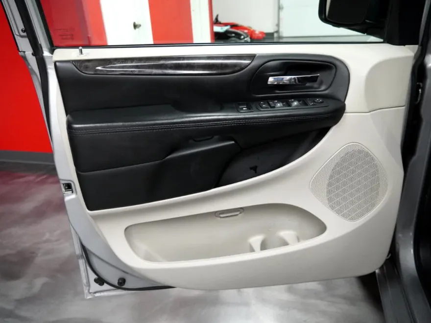 2017 Dodge Grand Caravan SE photo 13