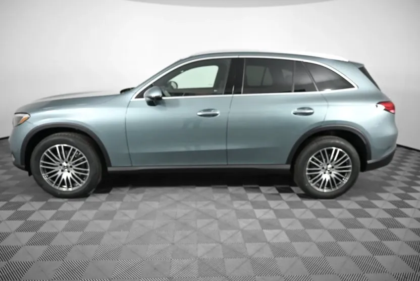 2026 Mercedes Benz GLC 300 photo 1