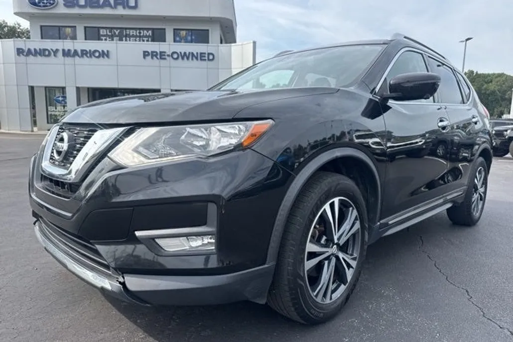 2017 Nissan Rogue SL photo 1