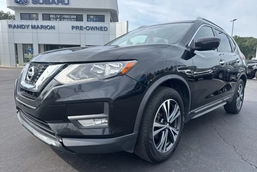 2017 Nissan Rogue SL photo 1