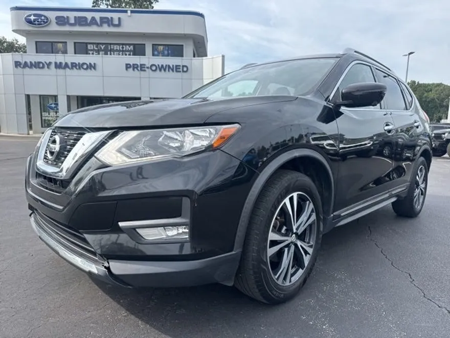 2017 Nissan Rogue SL photo 1