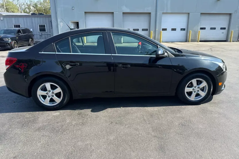 2012 Chevrolet Cruze photo 1