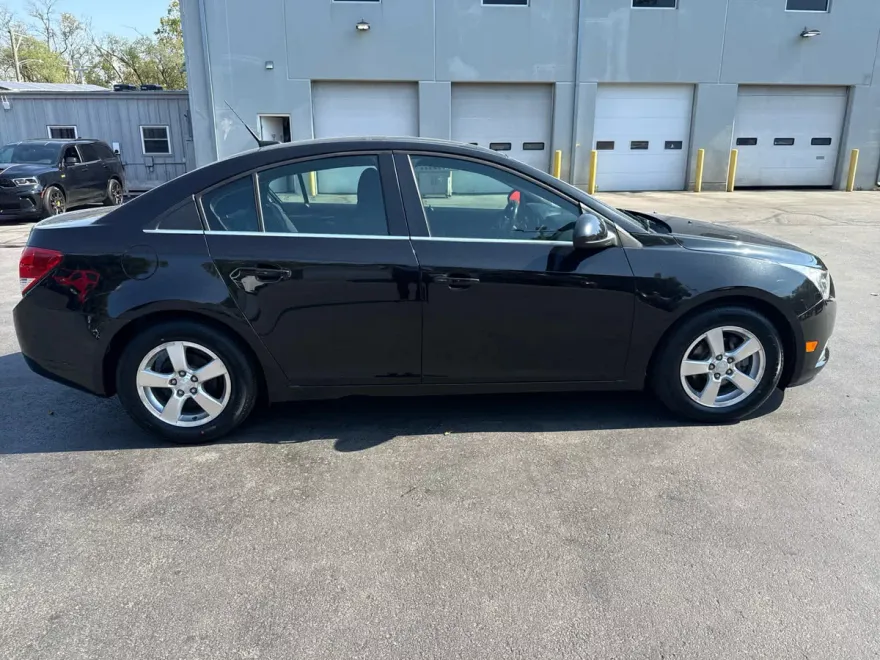 2012 Chevrolet Cruze photo 1