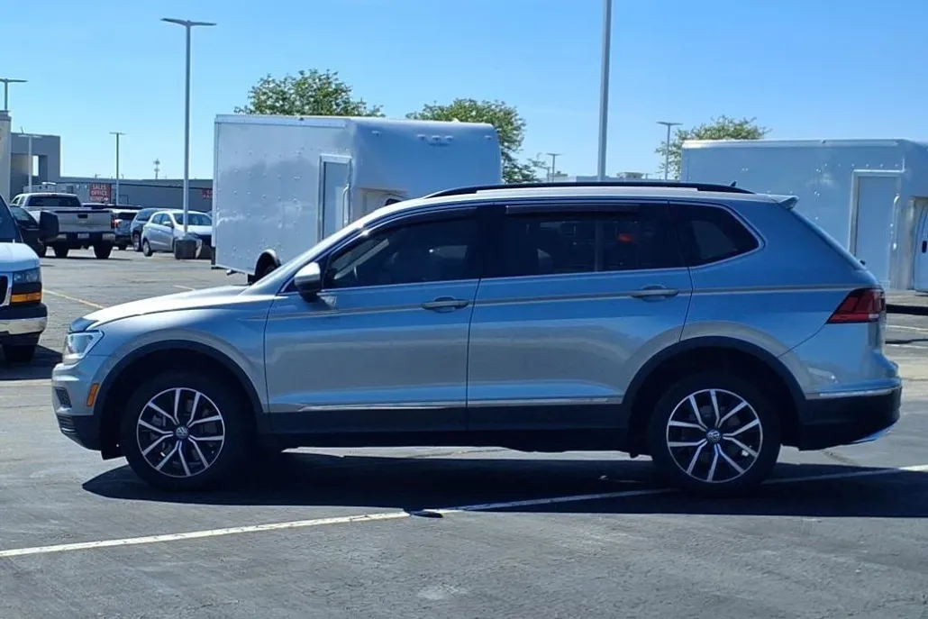 2021 Volkswagen Tiguan SE photo 1