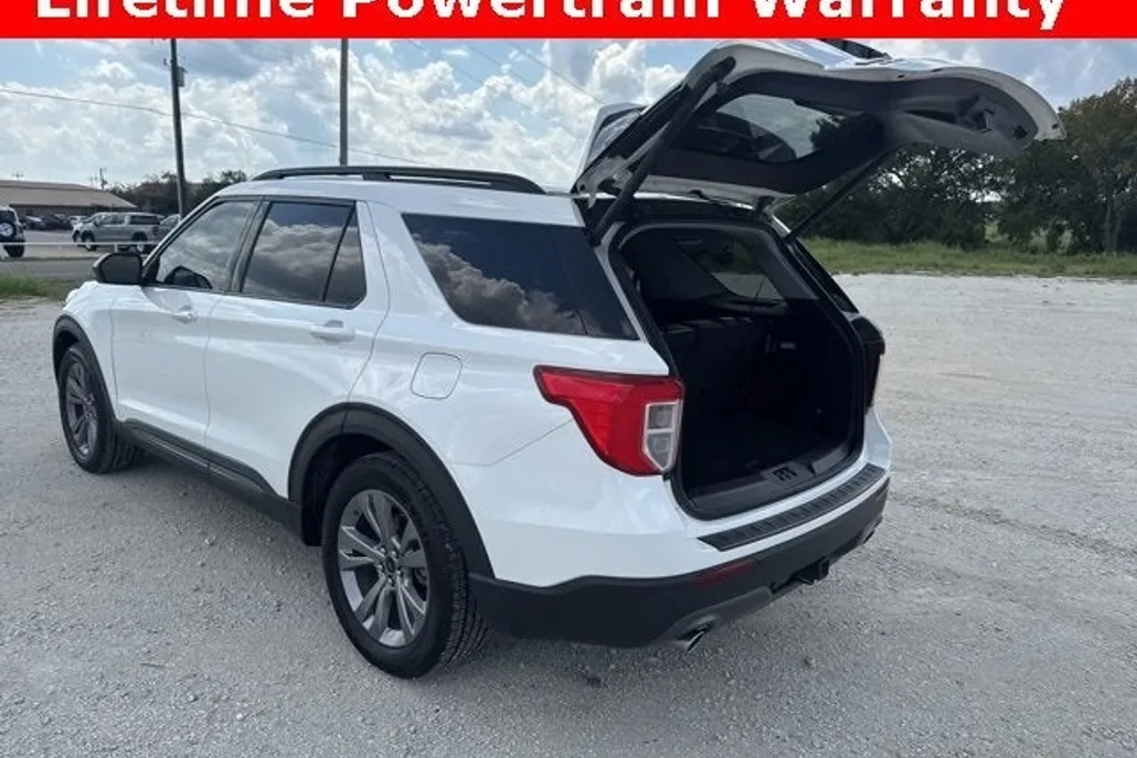 2022 Ford Explorer XLT photo 1
