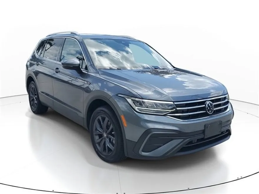 2023 Volkswagen Tiguan SE photo 1