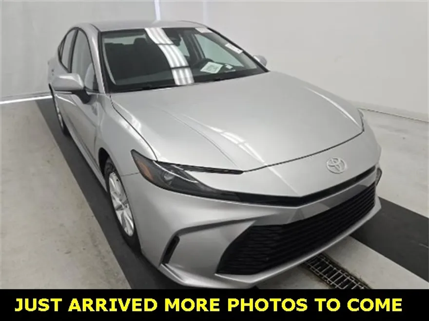 2025 Toyota Camry LE photo 1