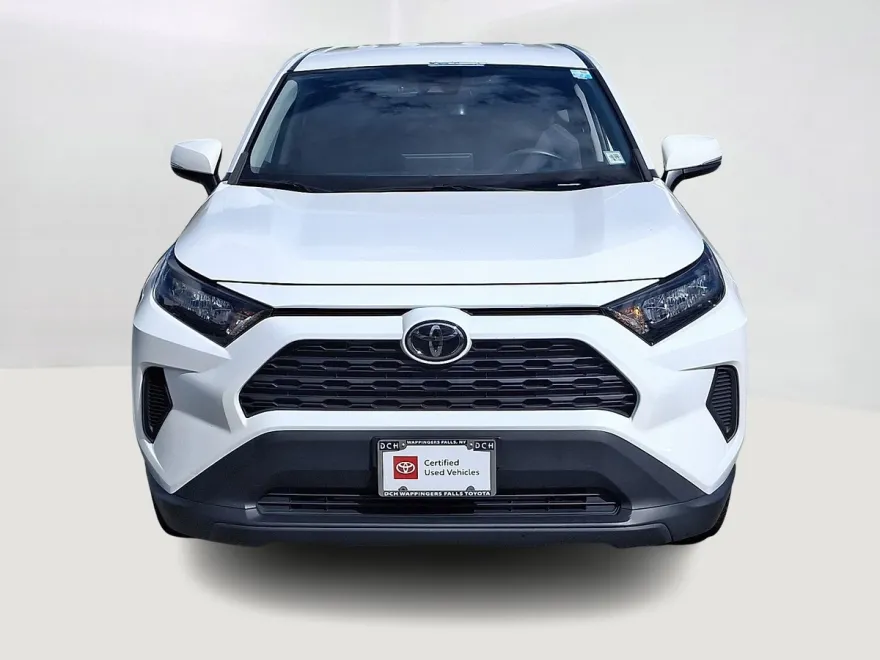 2022 Toyota RAV4 LE photo 1