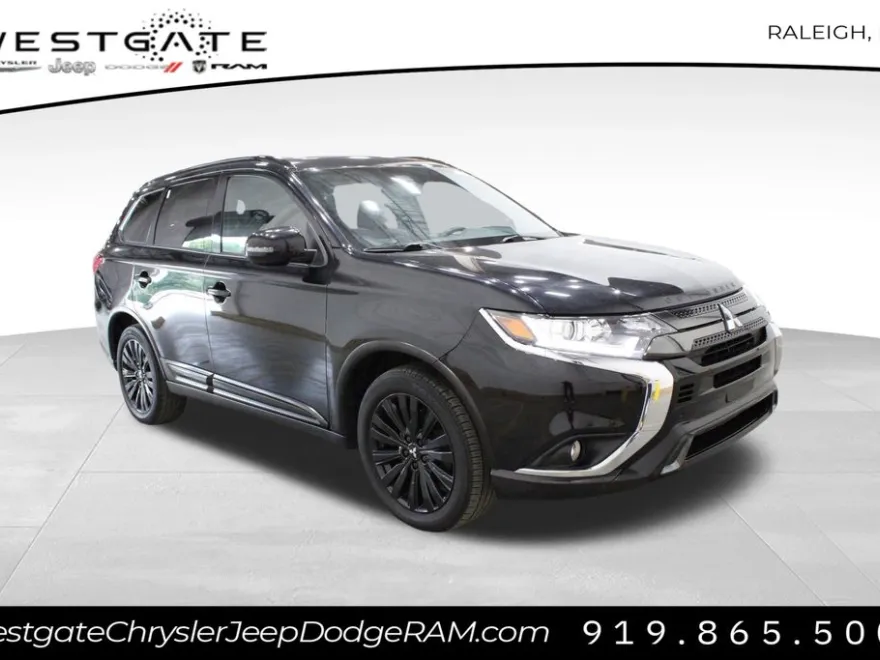 2020 Mitsubishi Outlander SE photo 1