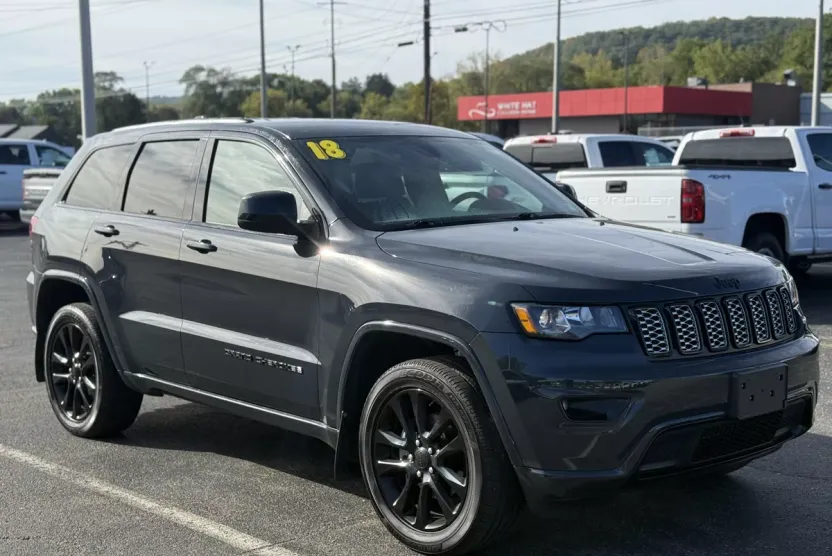 2018 Jeep Grand Cherokee Altitude photo 1