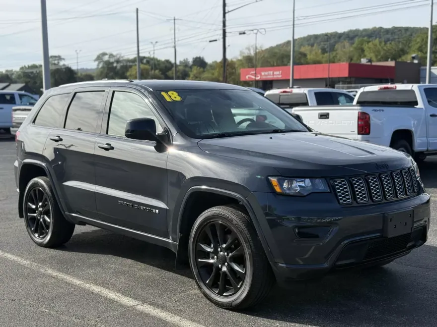 2018 Jeep Grand Cherokee Altitude photo 1