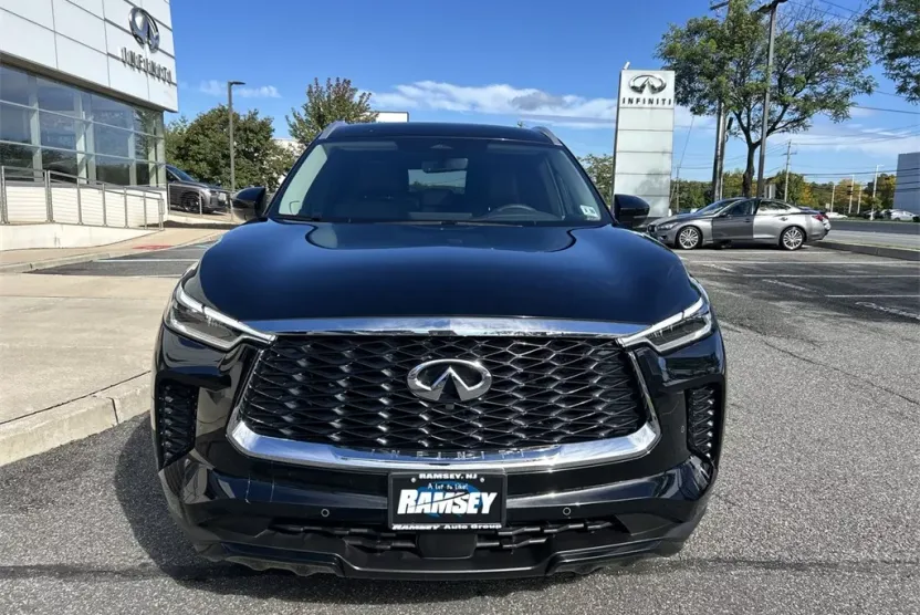 2025 Infiniti QX60 Luxe photo 1