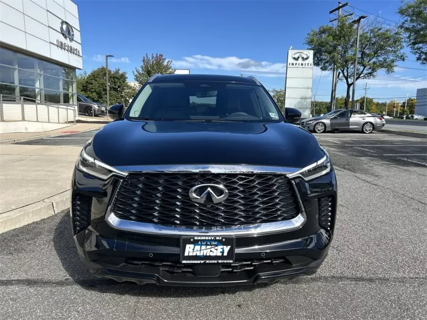 2025 Infiniti QX60 Luxe photo 1