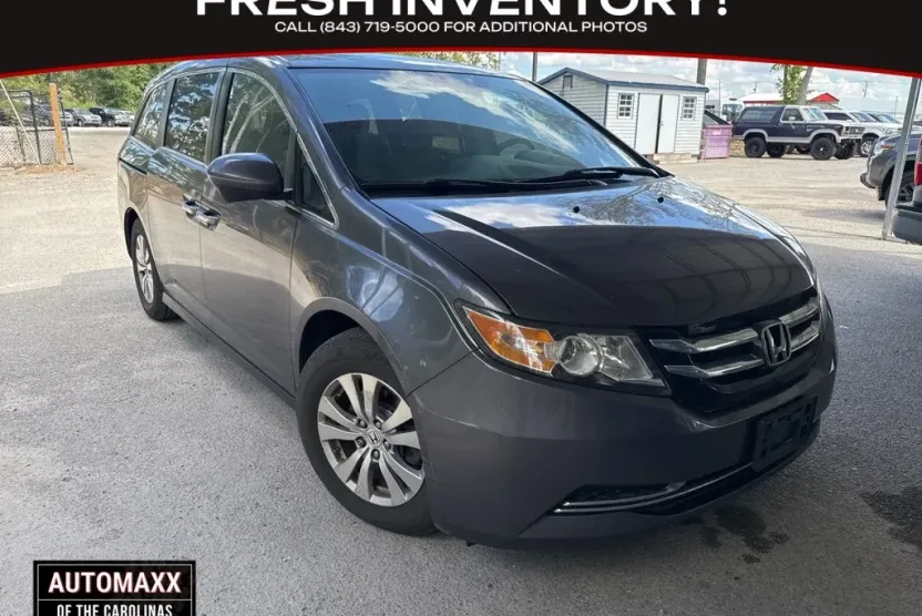 2016 Honda Odyssey SE photo 1
