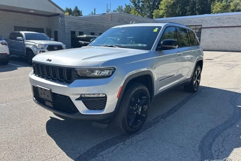 2024 Jeep Grand Cherokee Limited photo 1