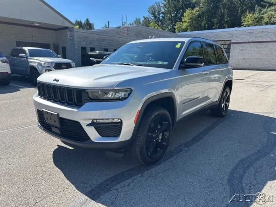 2024 Jeep Grand Cherokee Limited photo 1