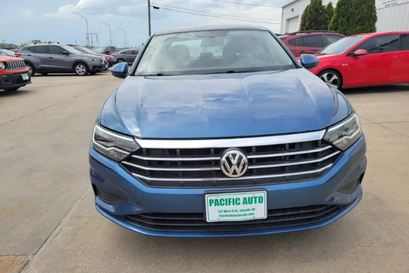 2020 Volkswagen Jetta SE R-Line photo 1