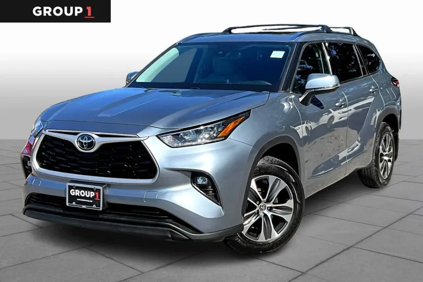 2020 Toyota Highlander XLE photo 1