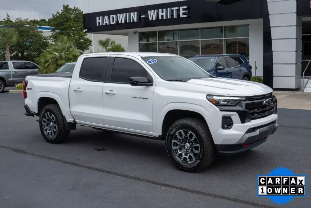 2023 Chevrolet Colorado Z71 photo 1